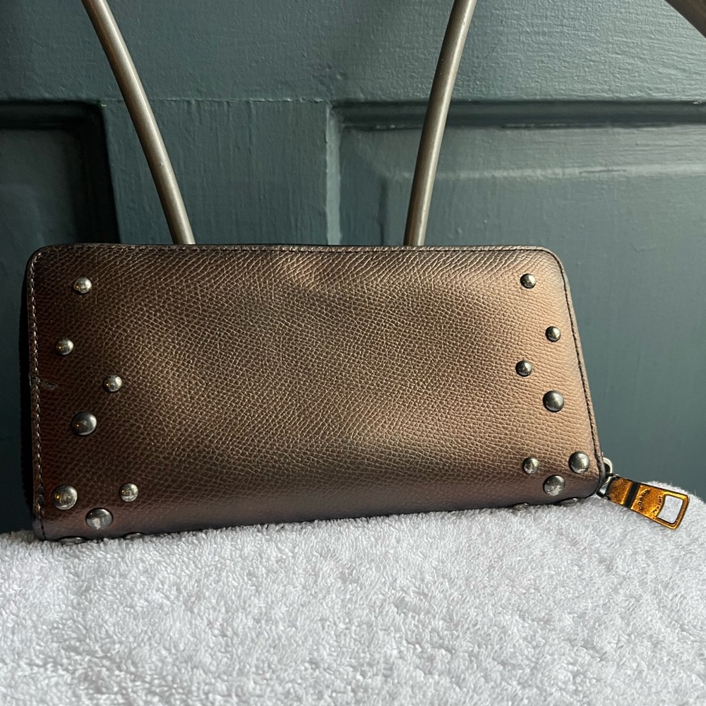 Coach Accordion Zip Wallet in Studded Crossgrain Leather - Picture 2 of 6